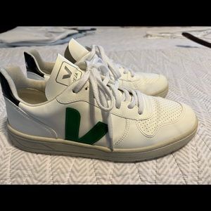 Veja | V10 Mens Sneakers | Size 10